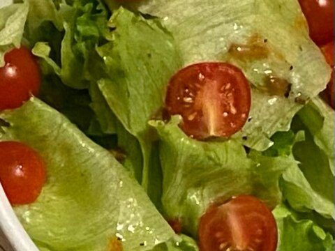 レタスとプチトマトトマトのサラダ